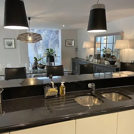 Maison De 250 M2 Avec A Villa