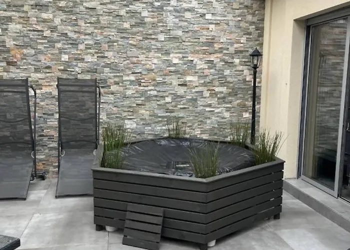 Maison De 250 M2 Avec A Villa *